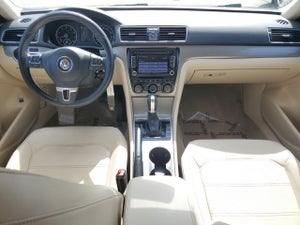 2014 Volkswagen Passat w/Sunroof